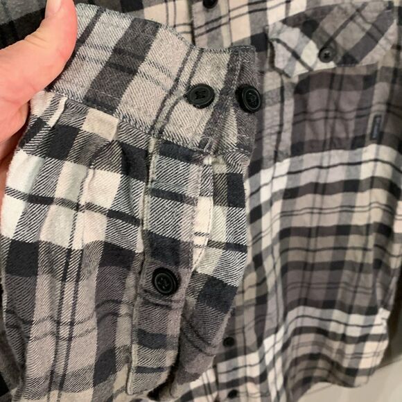 Columbia two-tone gray, button-down flannel plaid men’s size medium casual shirt - Picture 5 of 7